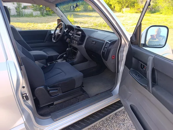 Mitsubishi Pajero 3.2 DID GLX A/T - foto 10