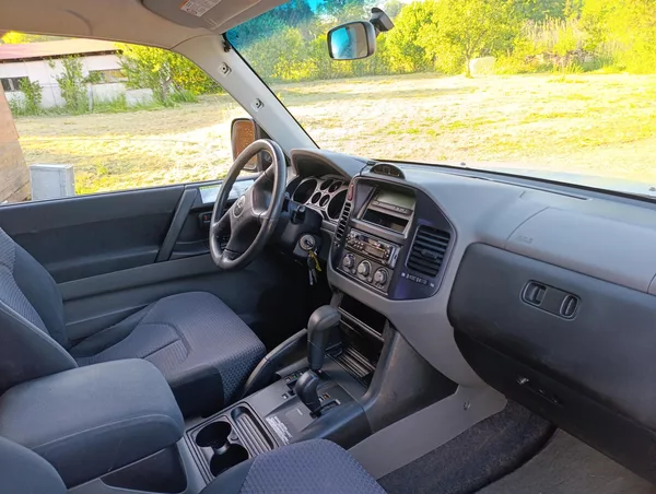 Mitsubishi Pajero 3.2 DID GLX A/T - foto 11