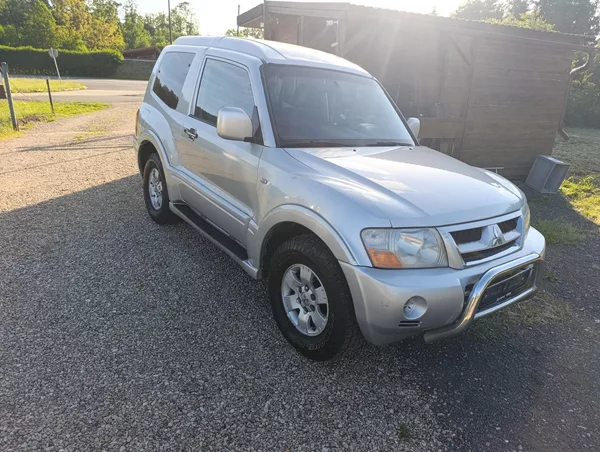 Mitsubishi Pajero 3.2 DID GLX A/T - foto 2