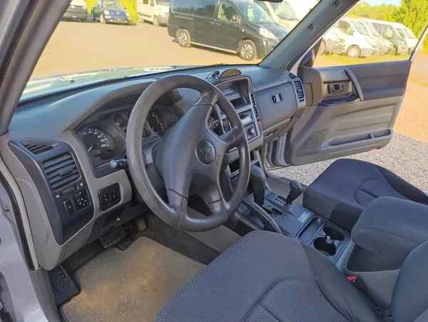 Mitsubishi Pajero 3.2 DID GLX A/T - foto 9