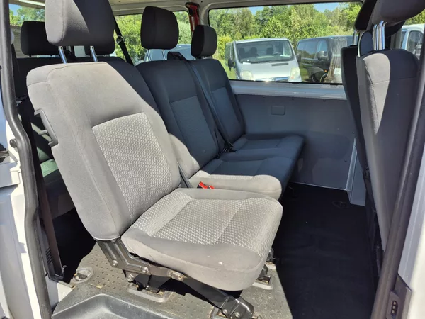 Volkswagen Transporter 2.0Tdi 9Míst - foto 16
