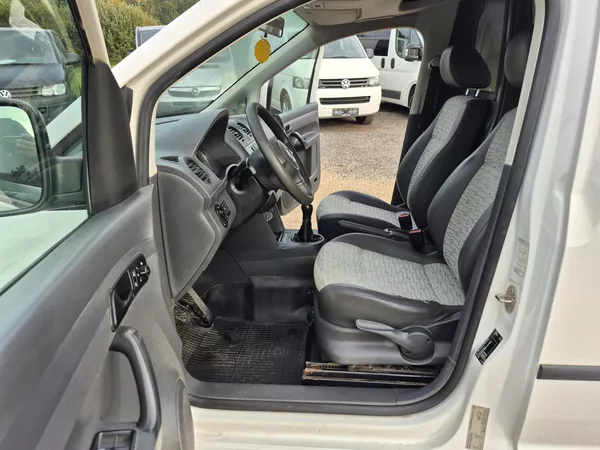 Volkswagen Caddy 1.6Tdi Tažné - foto 14