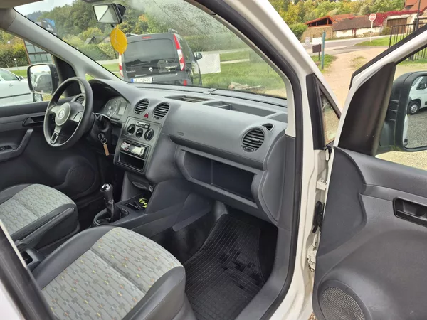 Volkswagen Caddy 1.6Tdi Tažné - foto 16