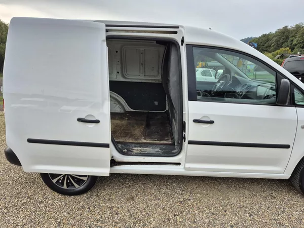 Volkswagen Caddy 1.6Tdi Tažné - foto 17