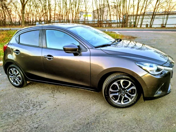 Mazda 2 1.5 benzin 66 kw max. výbava - foto 11