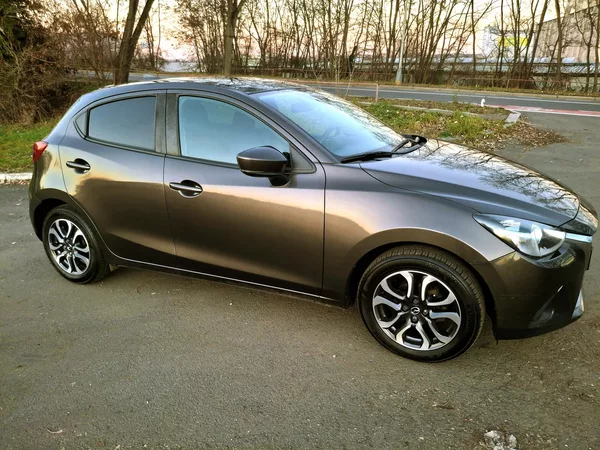 Mazda 2 1.5 benzin 66 kw max. výbava - foto 12