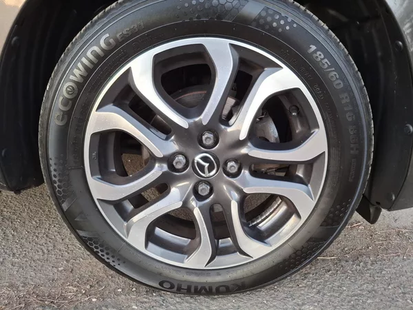 Mazda 2 1.5 benzin 66 kw max. výbava - foto 17
