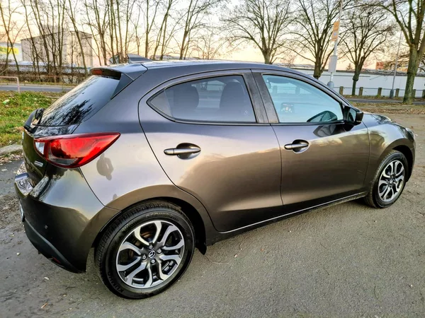 Mazda 2 1.5 benzin 66 kw max. výbava - foto 2