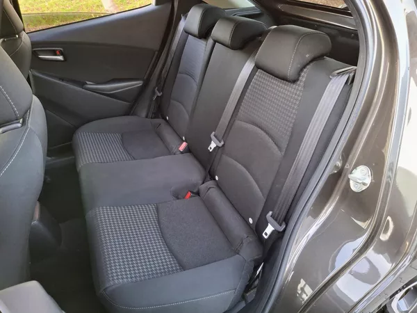 Mazda 2 1.5 benzin 66 kw max. výbava - foto 23