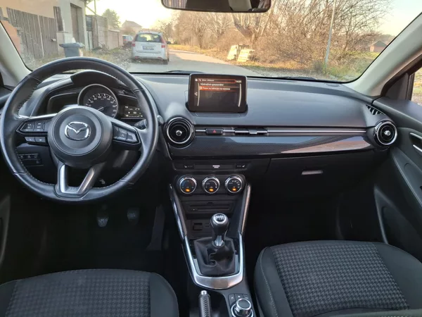 Mazda 2 1.5 benzin 66 kw max. výbava - foto 24