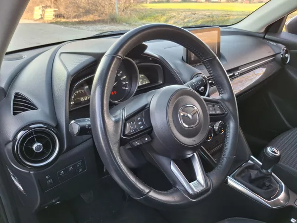 Mazda 2 1.5 benzin 66 kw max. výbava - foto 25
