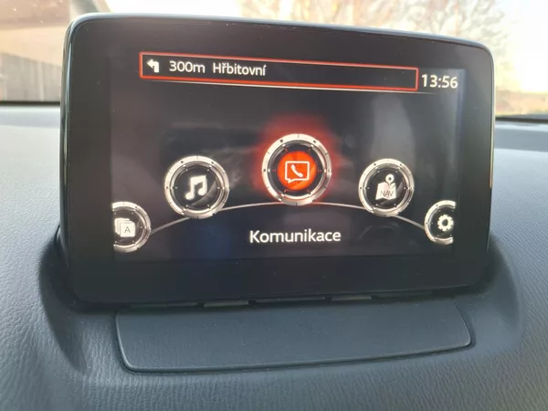 Mazda 2 1.5 benzin 66 kw max. výbava - foto 28