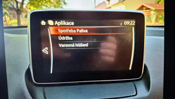 Mazda 2 1.5 benzin 66 kw max. výbava - foto 29