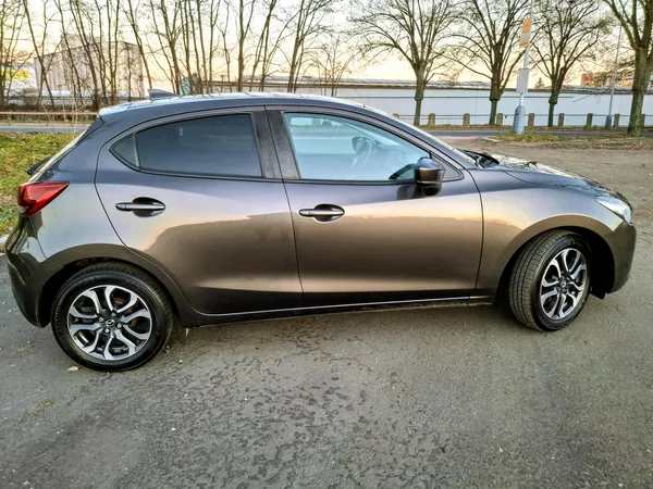 Mazda 2 1.5 benzin 66 kw max. výbava - foto 3