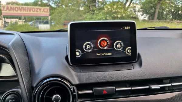 Mazda 2 1.5 benzin 66 kw max. výbava - foto 30