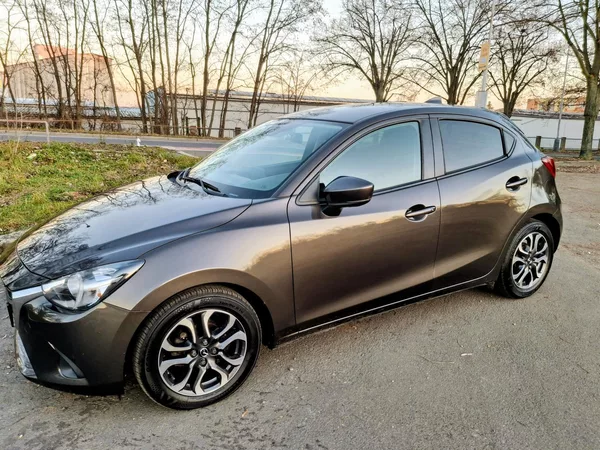 Mazda 2 1.5 benzin 66 kw max. výbava - foto 4