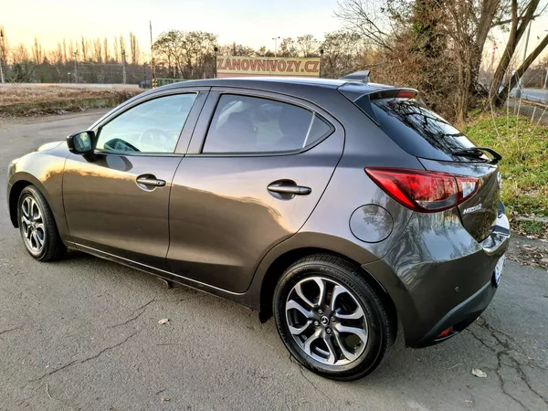 Mazda 2 1.5 benzin 66 kw max. výbava - foto 5