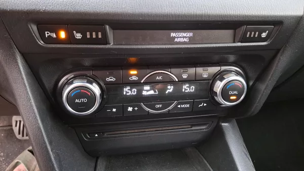 Mazda 3 benzin 121 kw sport line - foto 34