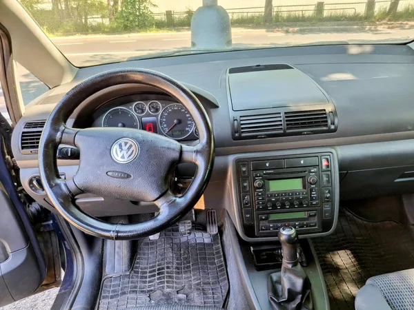 Volkswagen Sharan 1.9 TDI 85kw 4x4 - foto 24