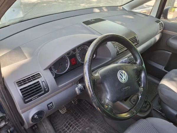 Volkswagen Sharan 1.9 TDI 85kw 4x4 - foto 27