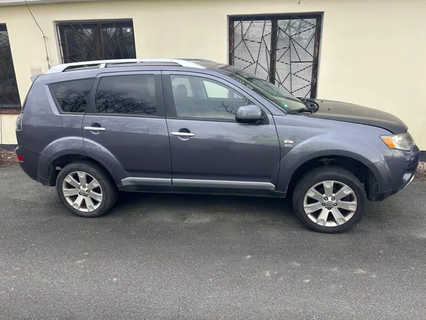 Mitsubishi Outlander 2.4 4x4 7 míst max. výbava