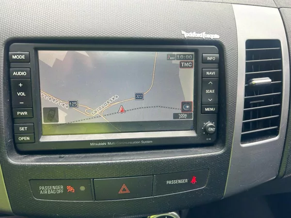 Mitsubishi Outlander 2.4 4x4 7 míst max. výbava - foto 12