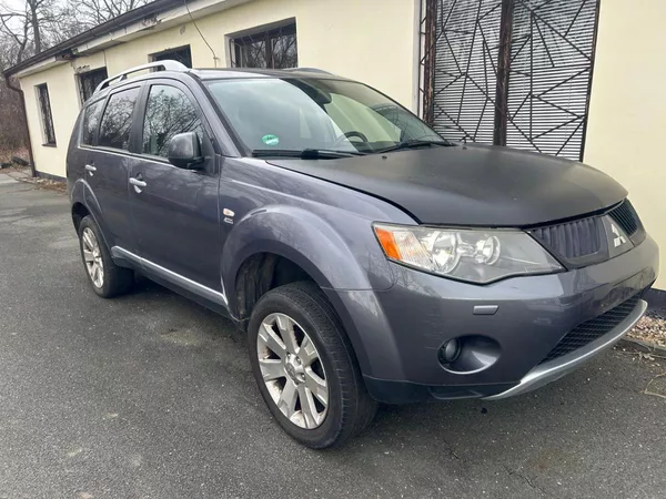 Mitsubishi Outlander 2.4 4x4 7 míst max. výbava - foto 2