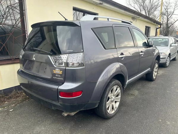 Mitsubishi Outlander 2.4 4x4 7 míst max. výbava - foto 3