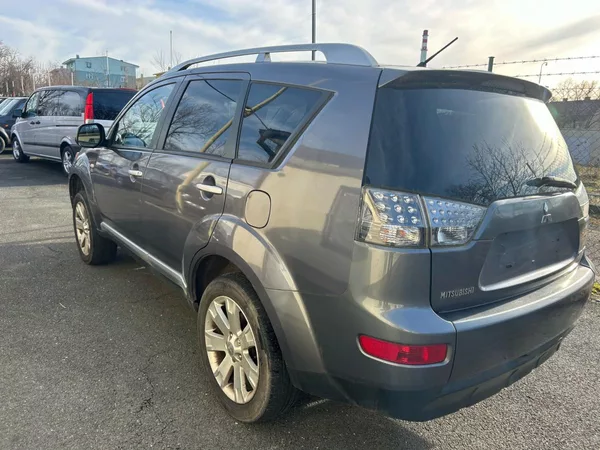 Mitsubishi Outlander 2.4 4x4 7 míst max. výbava - foto 4