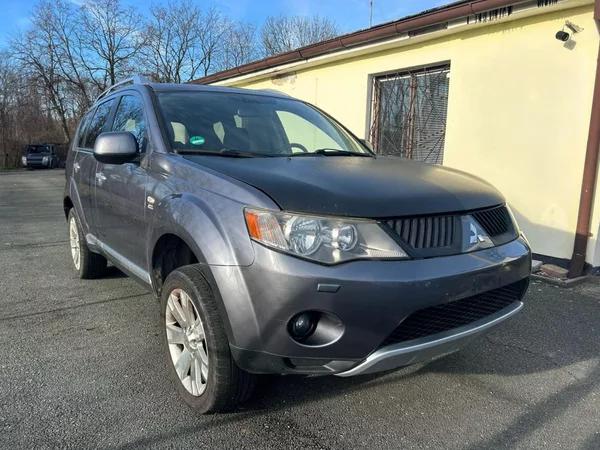 Mitsubishi Outlander 2.4 4x4 7 míst max. výbava - foto 8