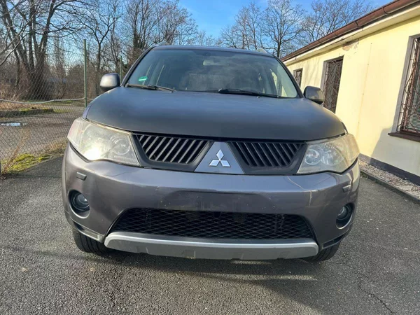 Mitsubishi Outlander 2.4 4x4 7 míst max. výbava - foto 9
