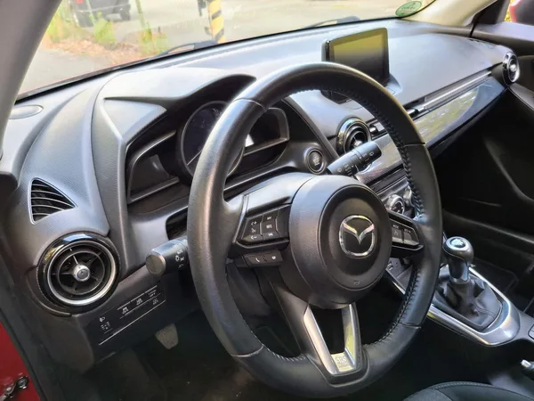 Mazda 2 1.5 benzin - foto 11