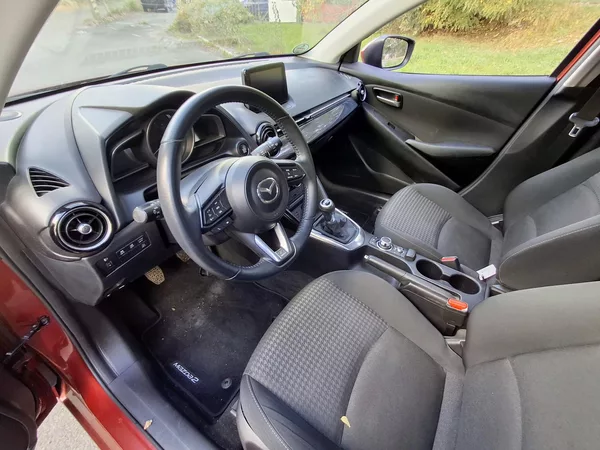 Mazda 2 1.5 benzin - foto 13