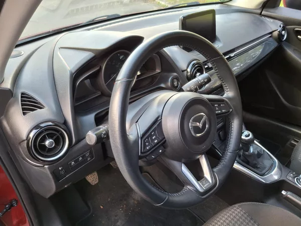 Mazda 2 1.5 benzin - foto 14