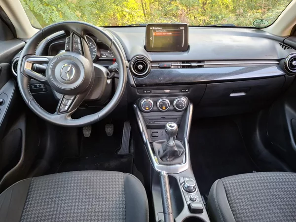 Mazda 2 1.5 benzin - foto 19