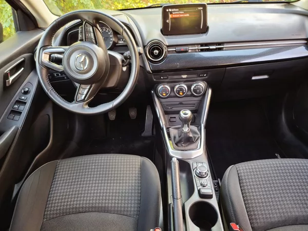 Mazda 2 1.5 benzin - foto 20
