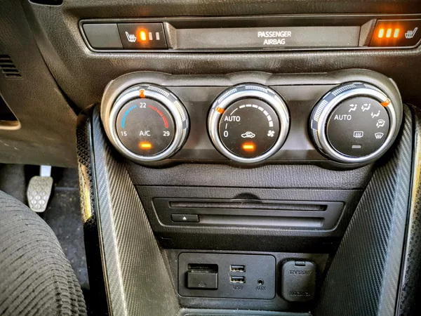 Mazda 2 1.5 benzin - foto 23