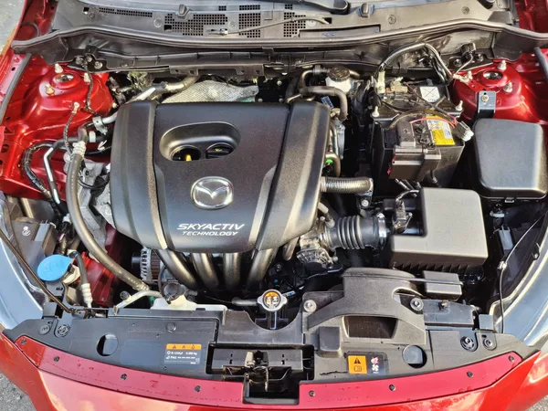Mazda 2 1.5 benzin - foto 8