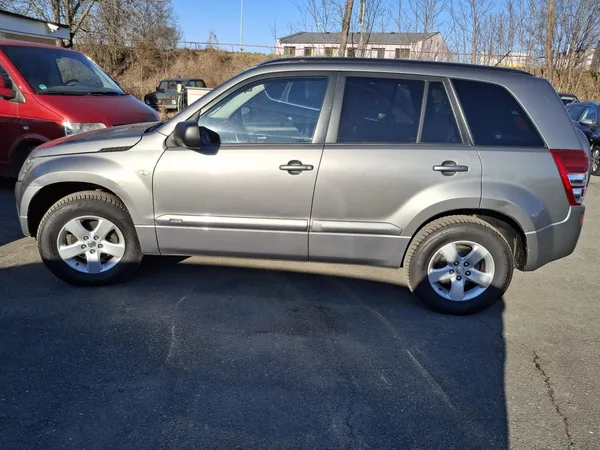 Suzuki Grand Vitara 2.0 benzin Rezervace - foto 10