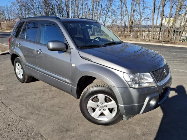 Suzuki Grand Vitara 2.0 benzin Rezervace - foto 11