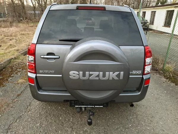 Suzuki Grand Vitara 2.0 benzin Rezervace - foto 12