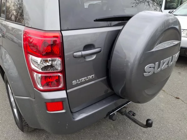 Suzuki Grand Vitara 2.0 benzin Rezervace - foto 16