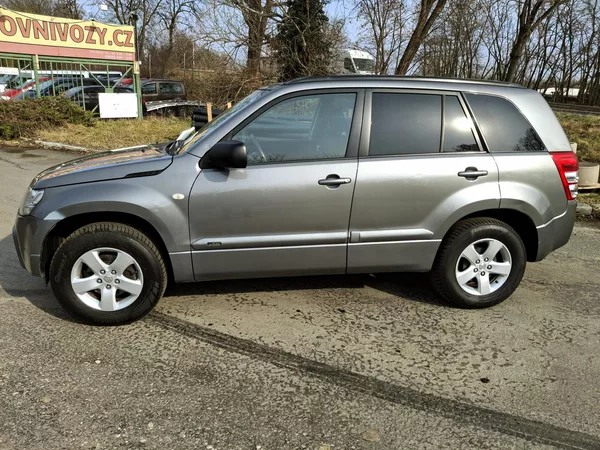 Suzuki Grand Vitara 2.0 benzin Rezervace - foto 2
