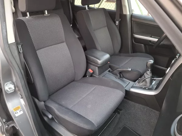 Suzuki Grand Vitara 2.0 benzin Rezervace - foto 25