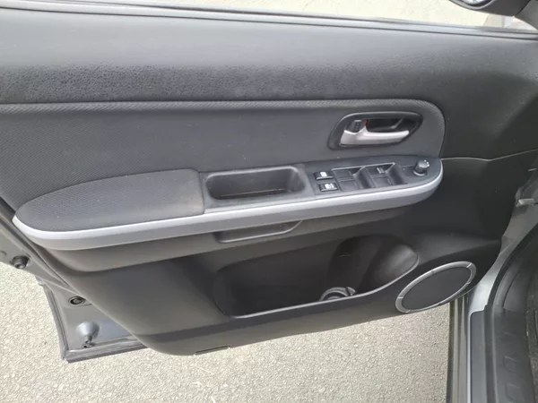 Suzuki Grand Vitara 2.0 benzin Rezervace - foto 27