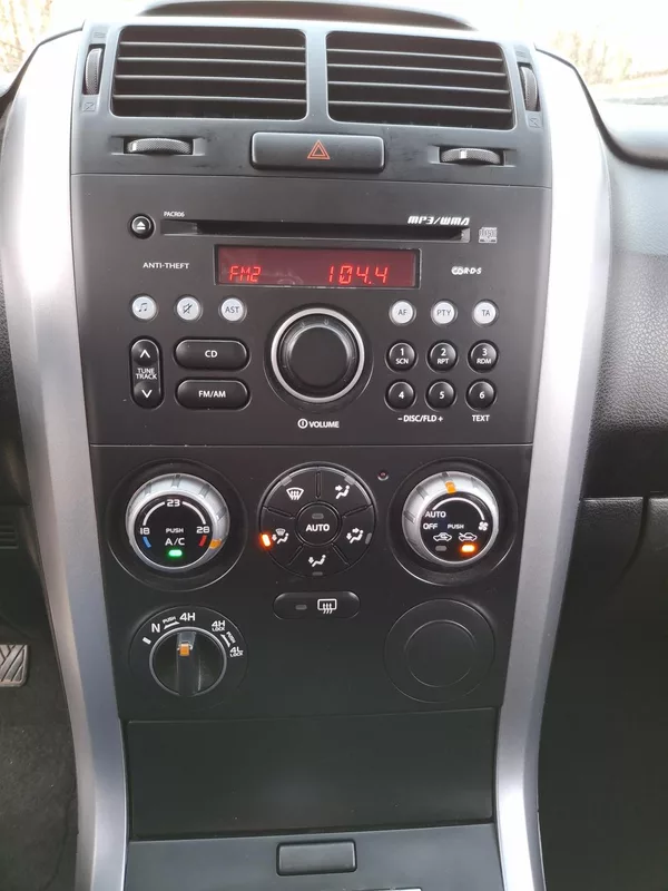 Suzuki Grand Vitara 2.0 benzin Rezervace - foto 28