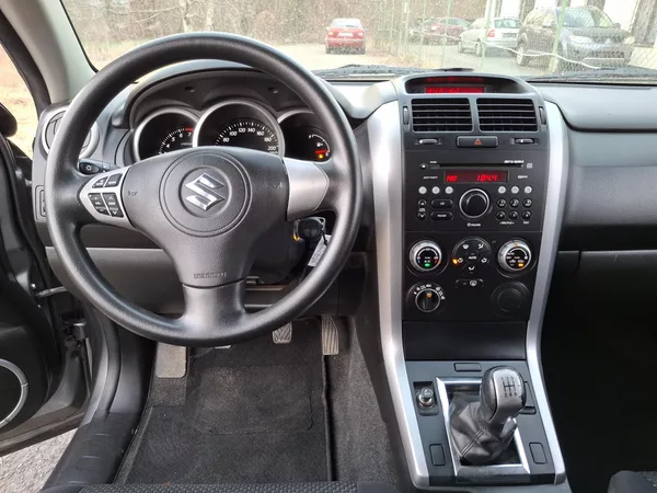 Suzuki Grand Vitara 2.0 benzin Rezervace - foto 29