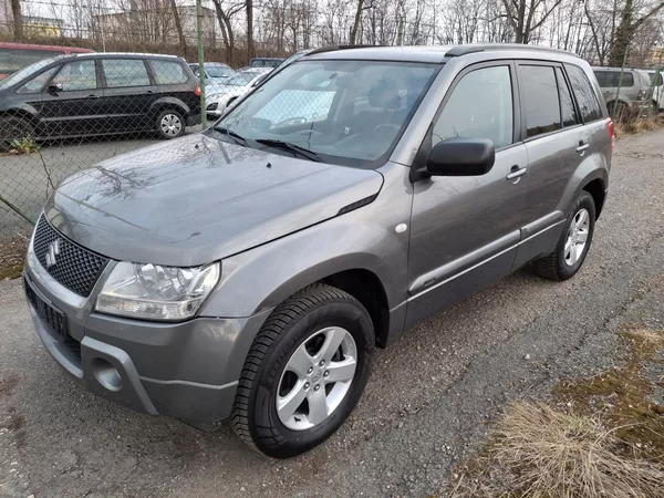 Suzuki Grand Vitara 2.0 benzin Rezervace - foto 3