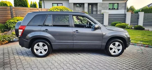 Suzuki Grand Vitara 2.0 benzin Rezervace - foto 40