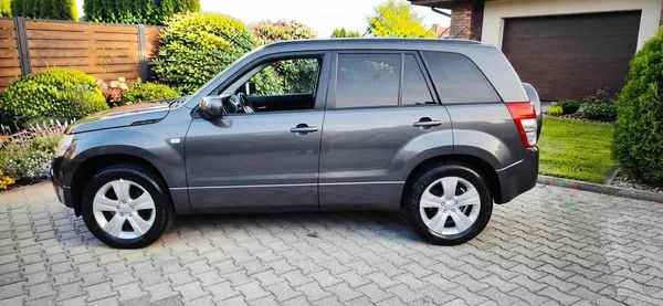 Suzuki Grand Vitara 2.0 benzin Rezervace - foto 41